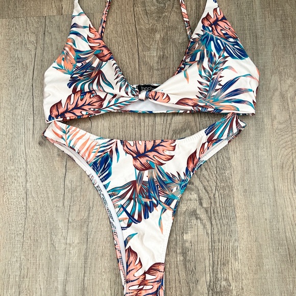 Boohoo front knot floral bikini set size 6 - Picture 6 of 8